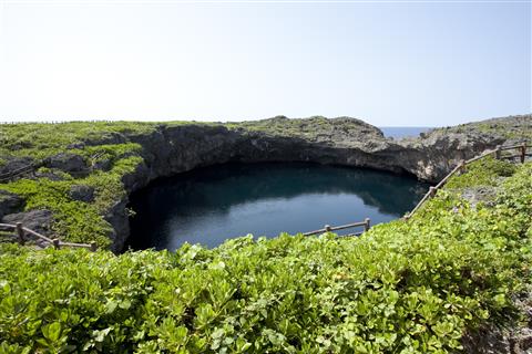 【下地島】通り池　写真提供：OCVB